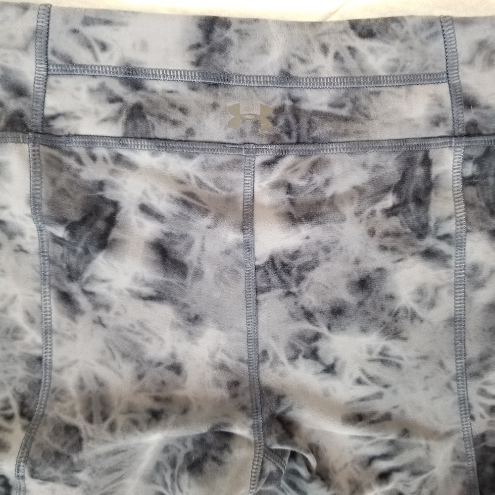 Under Armour tie dye gray and black cropped leggings boho artsy sporty fun S/P - Picture 5 of 8
